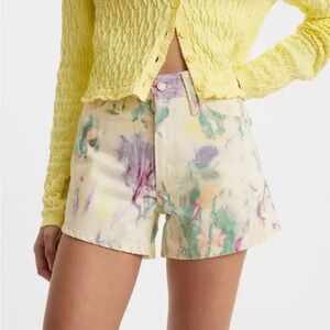 Levi’s 80’s Mom -Watercolor Shorts- Women’s 26